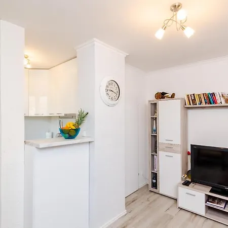 Pomalo - One Bedroom With Loggia * Mlini