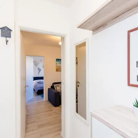 Pomalo - One Bedroom With Loggia Mlini
