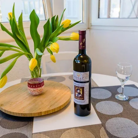 Pomalo - One Bedroom With Loggia Διαμέρισμα *