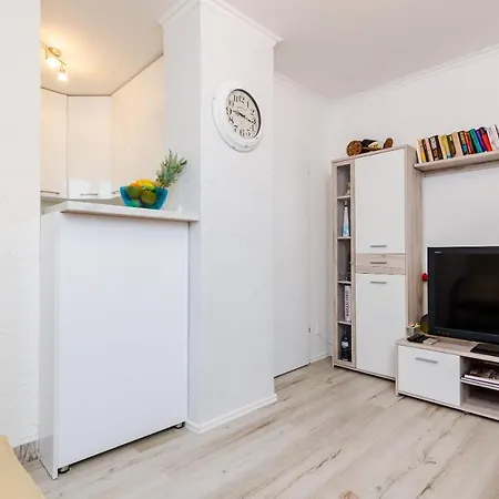 Pomalo - One Bedroom With Loggia Mlini