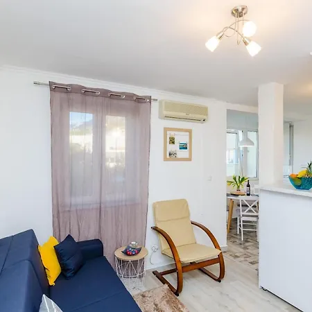 Pomalo - One Bedroom With Loggia Διαμέρισμα *