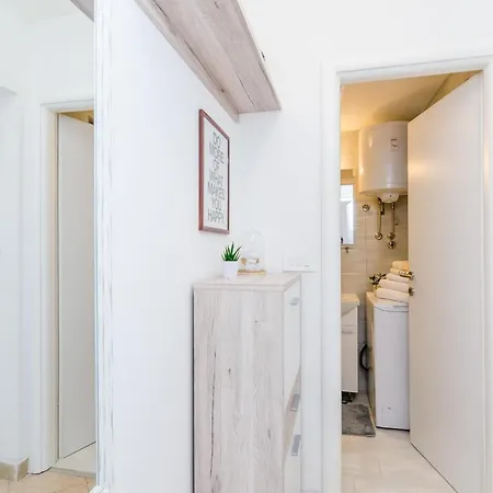 Apartman Pomalo - One Bedroom With Loggia Mlini