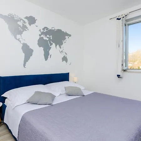 Pomalo - One Bedroom With Loggia Apartman